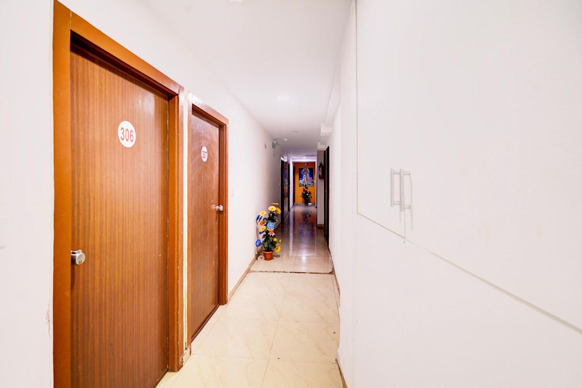Super Hotel O Geeta Mandir Formerly Hotel Green Park Amhedabad Dış mekan fotoğraf