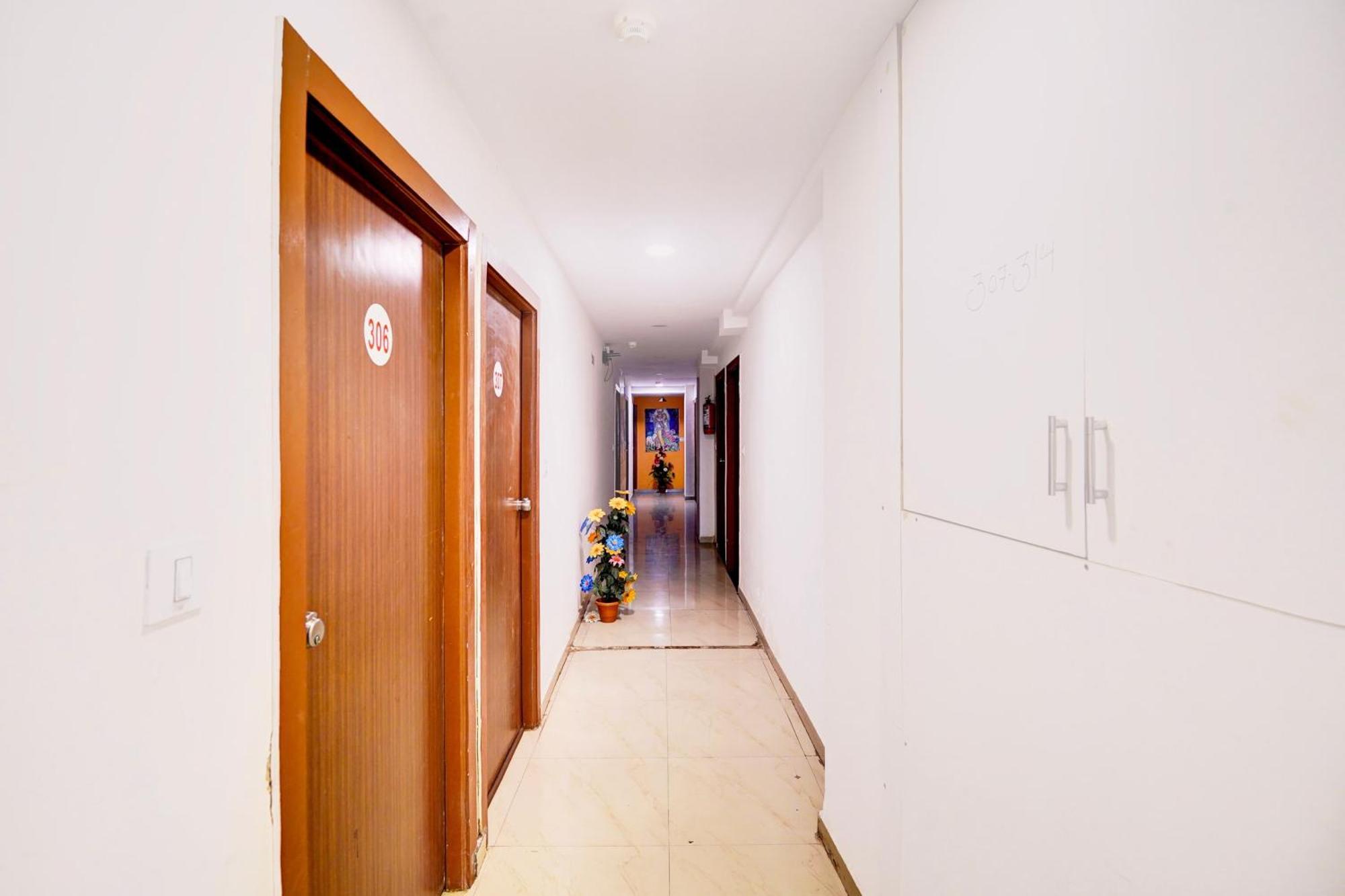 Super Hotel O Geeta Mandir Formerly Hotel Green Park Amhedabad Dış mekan fotoğraf