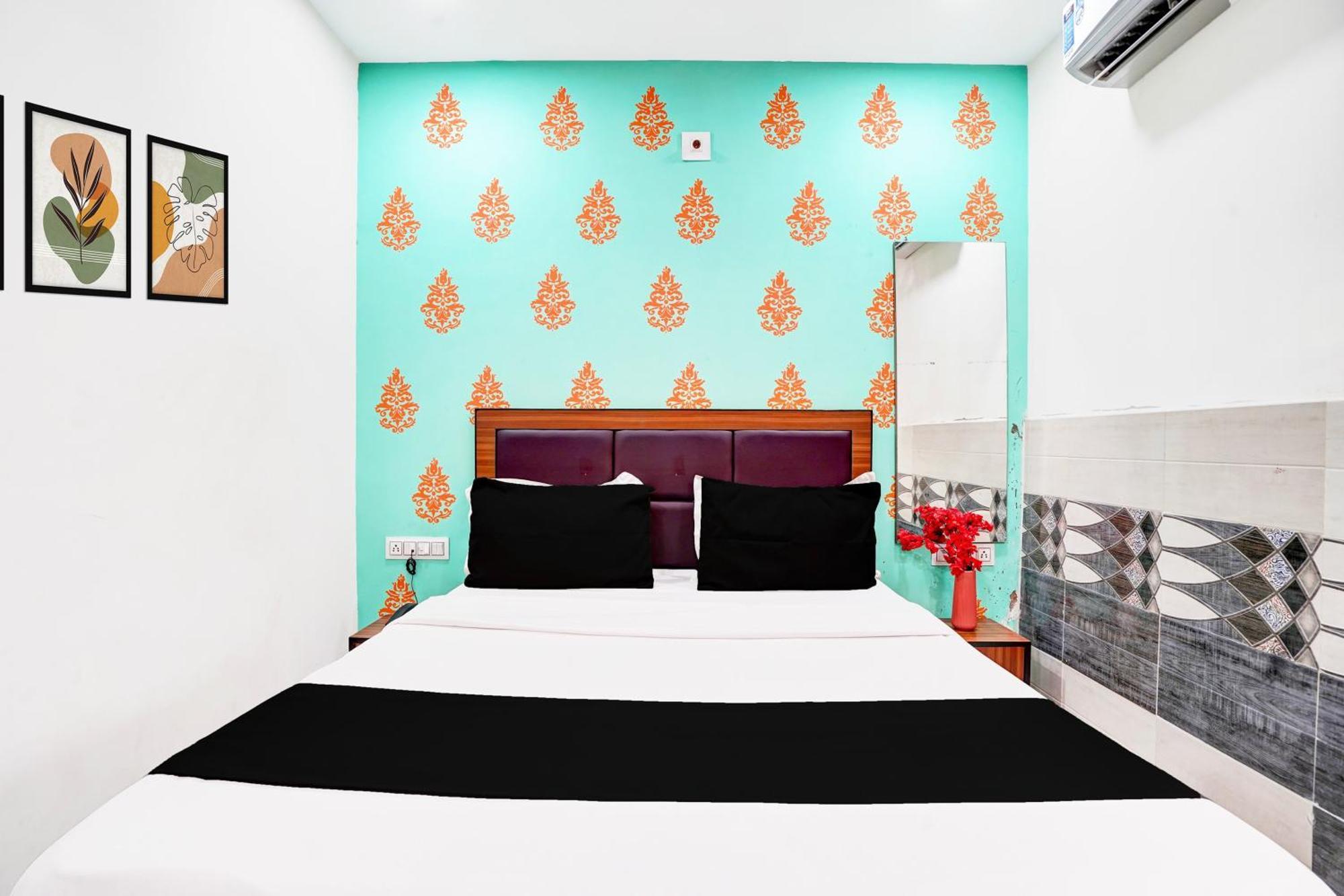 Super Hotel O Geeta Mandir Formerly Hotel Green Park Amhedabad Dış mekan fotoğraf